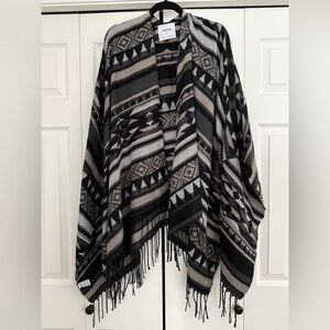Ardene Black and Gray Patterned Poncho